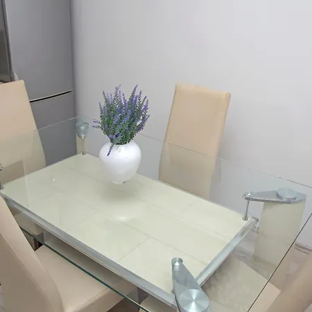 Isabora دوبروفينك